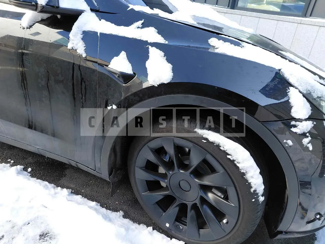 Photo 2 of 37: 2023 Tesla Model Y Long Range, VIN 7SAYGDEEXPF641052 — Korean insurance auction