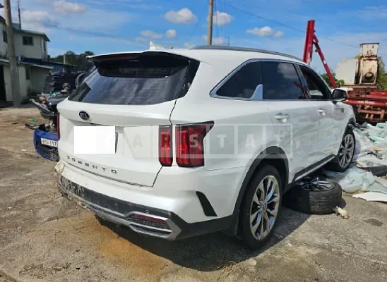 Photo 2 of 18: 2021 Kia Sorento, VIN KNARF81BGMA054525 — Korean insurance auction