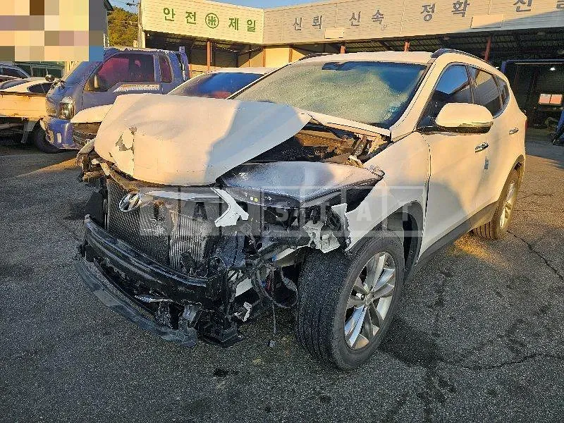 Photo 2 of 30: 2015 Hyundai Santa Fe DM — Korean insurance auction