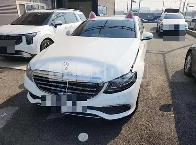 Photo 1 of 23: 2017 Mercedes-Benz E220 d — Korean insurance auction