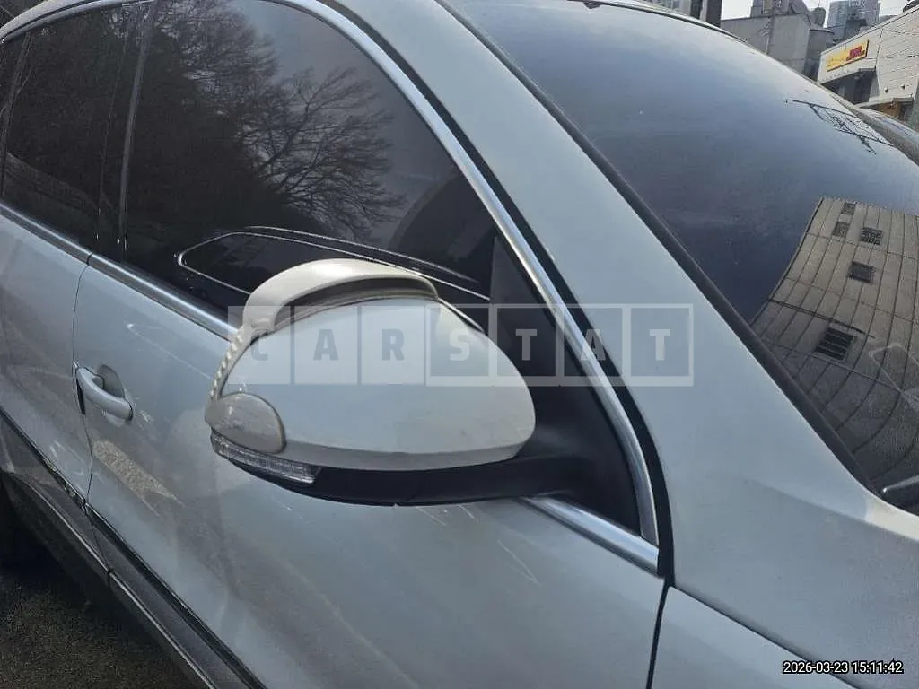 Photo 2 of 32: 2015 Volkswagen Tiguan 2.0 TDI Blue Motion — Korean insurance auction