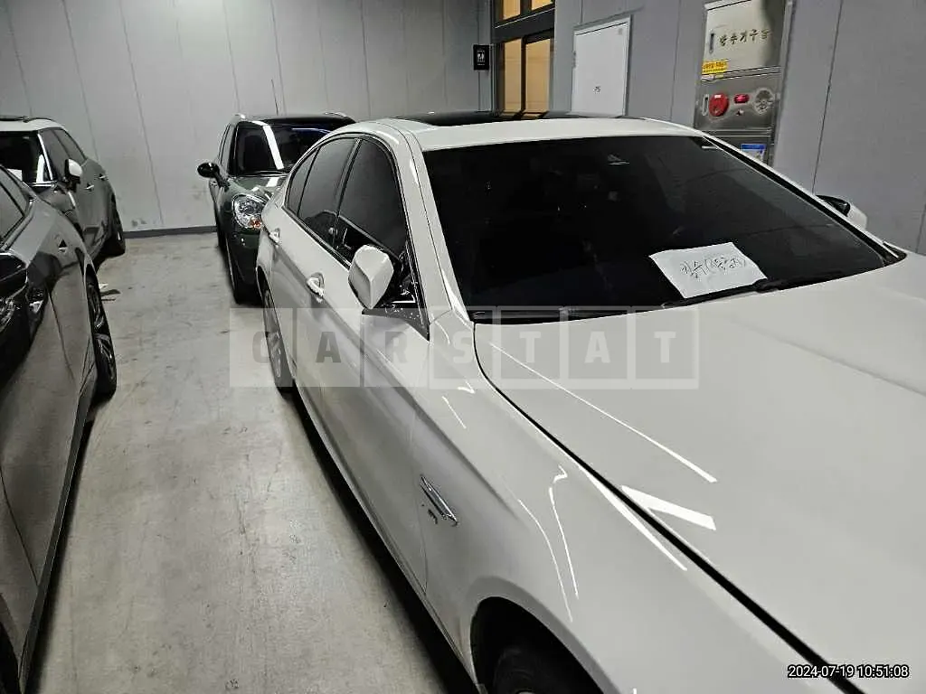 Photo 2 of 17: 2016 BMW 520d xDrive — Korean insurance auction