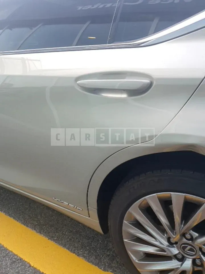 Photo 2 of 11: 2021 Lexus ES300h, VIN JTHBA1C18N2007207 — Korean insurance auction