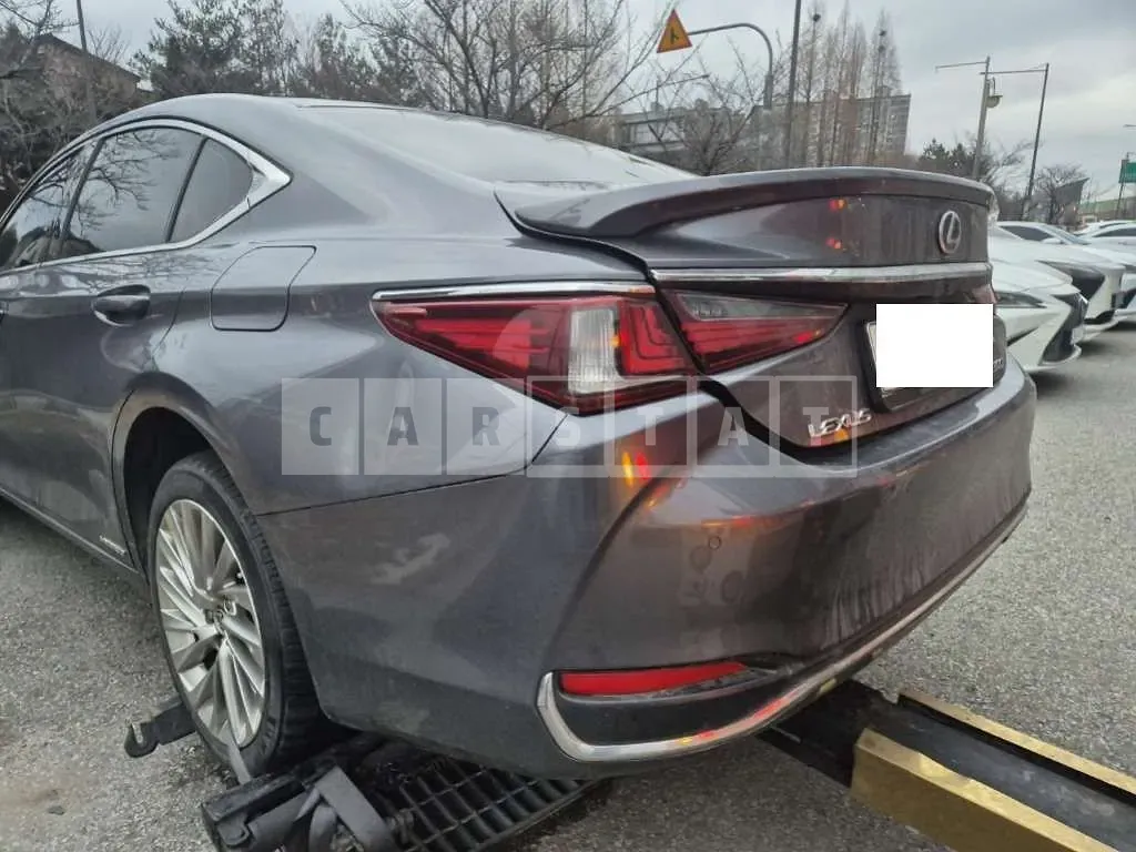 Photo 2 of 13: 2020 Lexus ES300h — Korean insurance auction