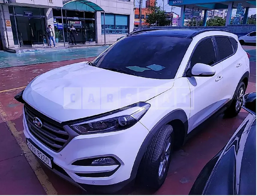 Photo 2 of 11: 2016 Hyundai Tucson, VIN KMHJ3815GGU013740 — Korean insurance auction