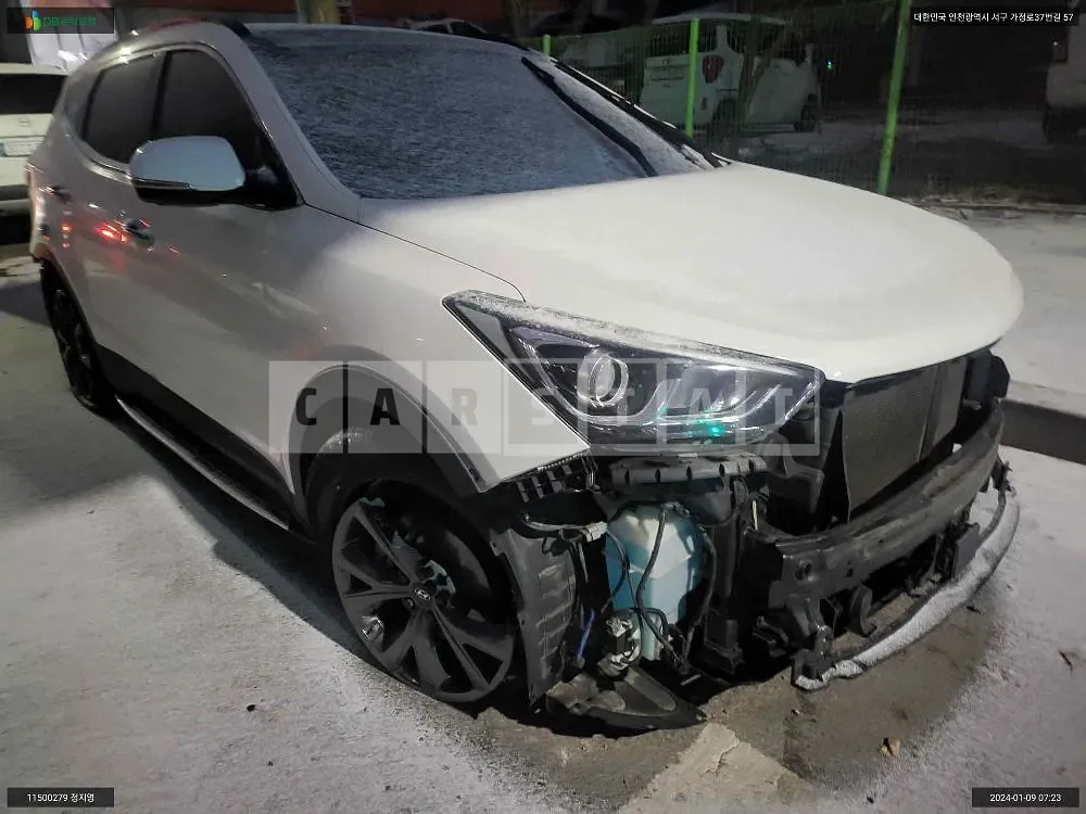 Photo 2 of 12: 2015 Hyundai Santa Fe, VIN KMHSW81UBGU600833 — Korean insurance auction