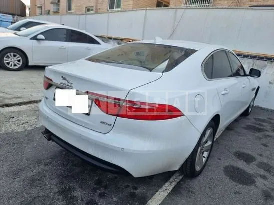 Photo 2 of 33: 2018 Jaguar XF 20d — Korean insurance auction