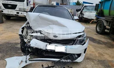 Photo 1 of 29: 2017 Kia K5, VIN KNAGU41CBHA005001 — Korean insurance auction