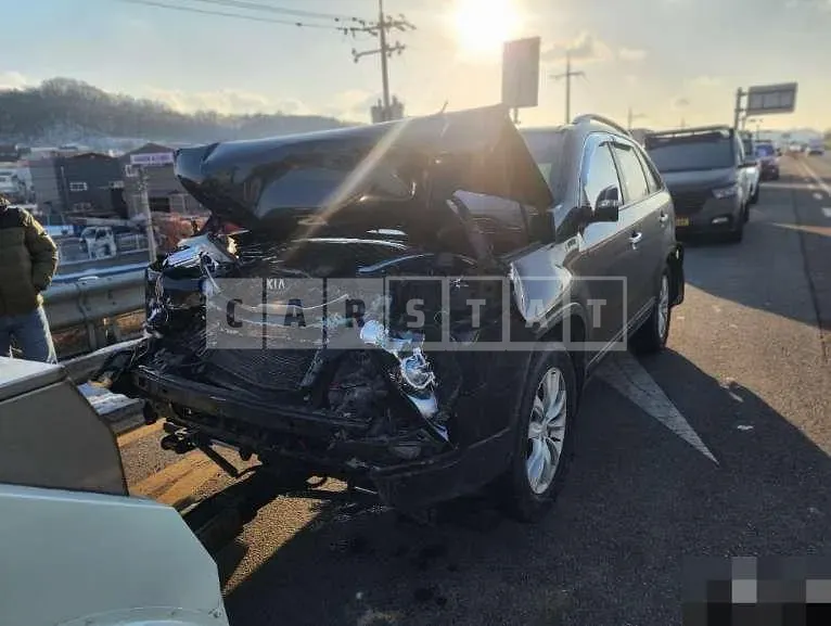 Photo 2 of 2: 2021 Kia Mojave 4WD — Korean insurance auction