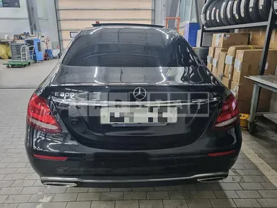 Photo 1 of 14: 2017 Mercedes-Benz E 300, VIN WDDZF4JB2HA171678 — Korean insurance auction