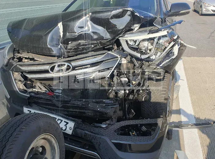 Photo 2 of 10: 2015 Hyundai Santa Fe, VIN KMHSW81UBFU434542 — Korean insurance auction
