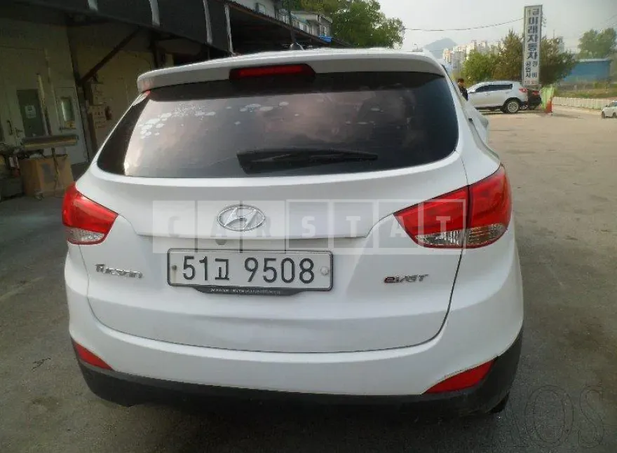 Photo 2 of 9: 2015 Hyundai Tucson, VIN KMHJT81VBFU946525 — Korean insurance auction