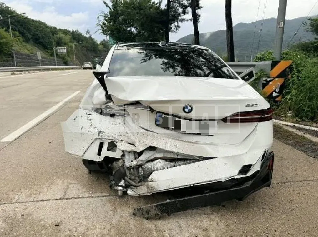 Photo 2 of 10: 2025 BMW 520i — Korean insurance auction