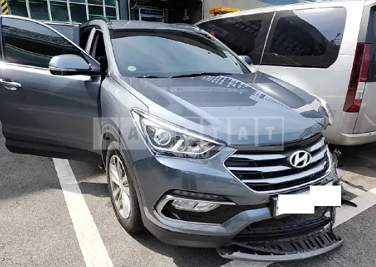 Photo 2 of 11: 2018 Hyundai Santa Fe, VIN KMHSW81UBJU794622 — Korean insurance auction