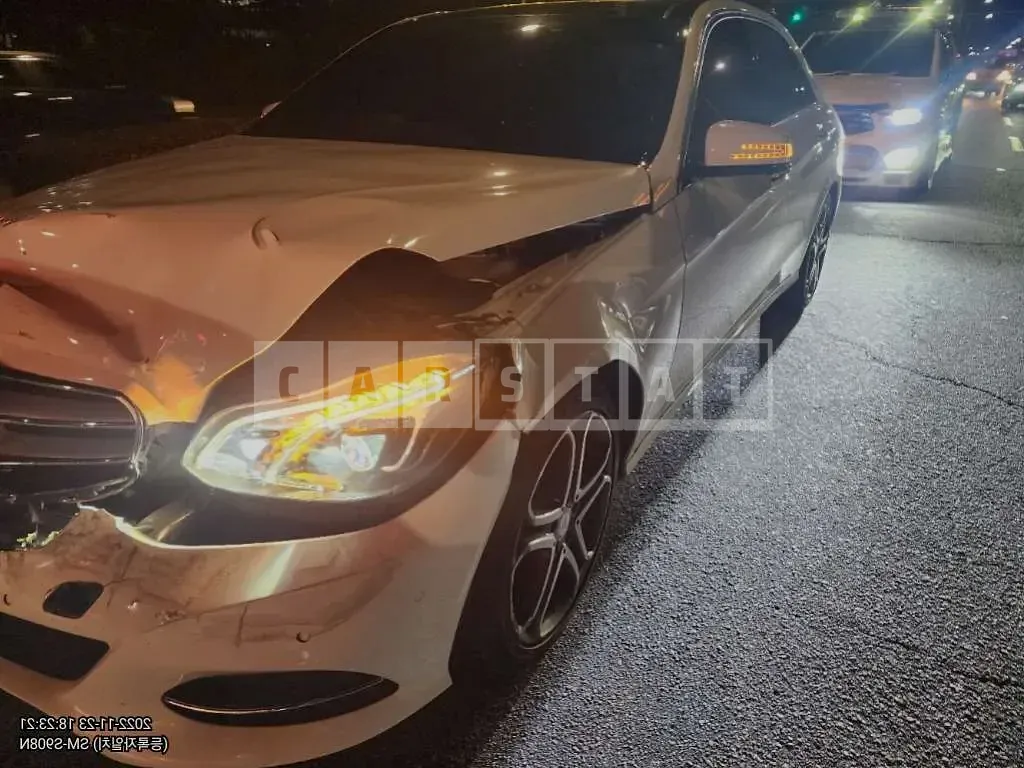 Photo 3 of 3: 2016 Mercedes-Benz E250 BlueTec 4Matic, VIN WDDHF9HB0GB236471 — Korean insurance auction