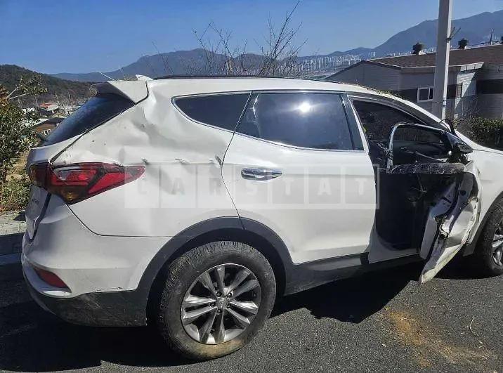 Photo 2 of 28: 2015 Hyundai Santa Fe DM — Korean insurance auction