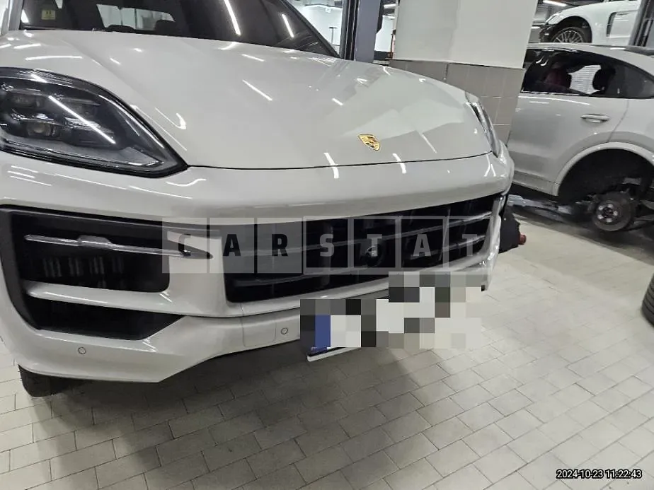 Photo 2 of 36: 2024 Porsche Cayenne E-Hybrid Coupe (5-Seater) — Korean insurance auction