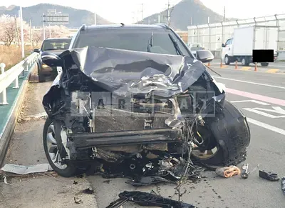 Photo 1 of 5: 2015 Hyundai Santa Fe, VIN KMHSW81UDFU388639 — Korean insurance auction