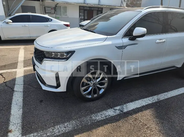 Photo 2 of 15: 2021 Kia Sorento, VIN KNARL81BGMA107329 — Korean insurance auction