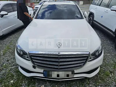 Photo 1 of 18: 2017 Mercedes-Benz E220 d — Korean insurance auction