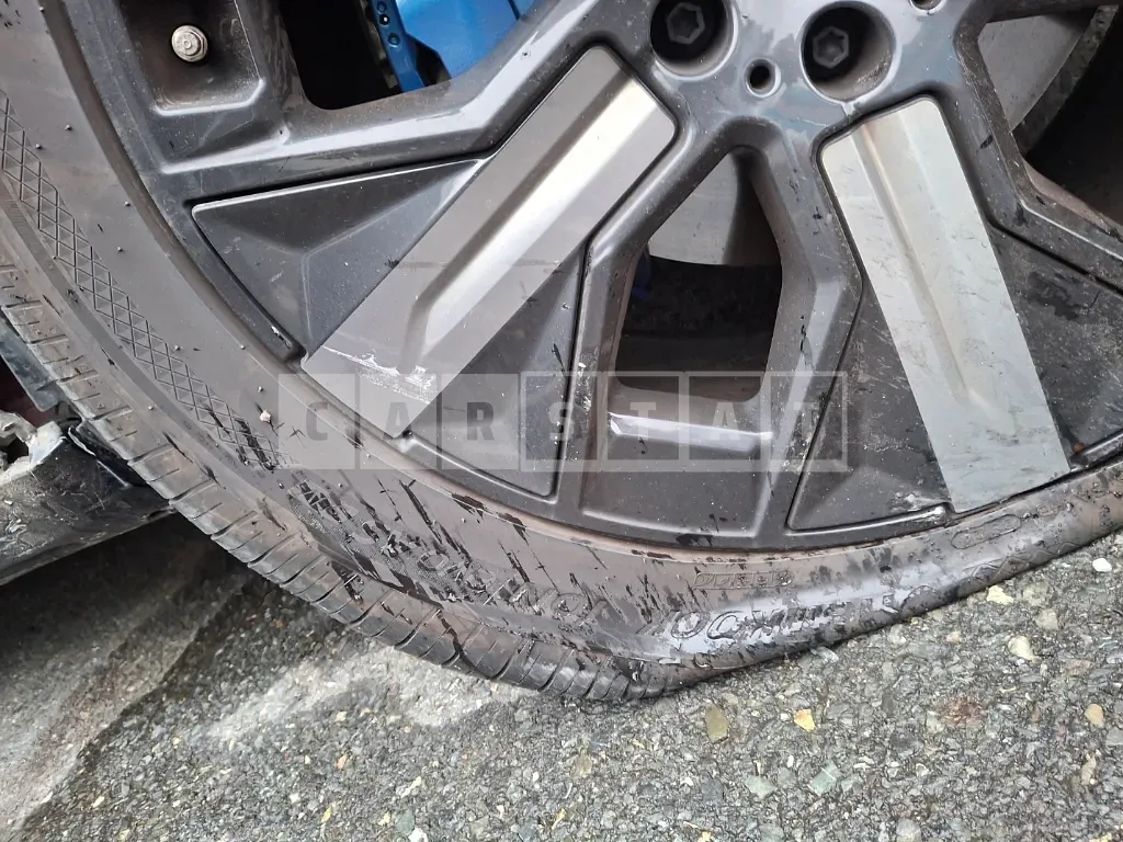 Photo 2 of 33: 2023 BMW iX xDrive50 — Korean insurance auction