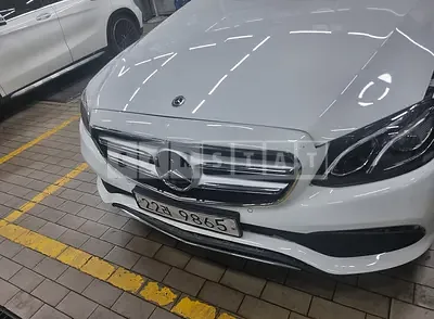 Photo 1 of 18: 2018 Mercedes-Benz E 200, VIN WDDZF4CB7JA389814 — Korean insurance auction