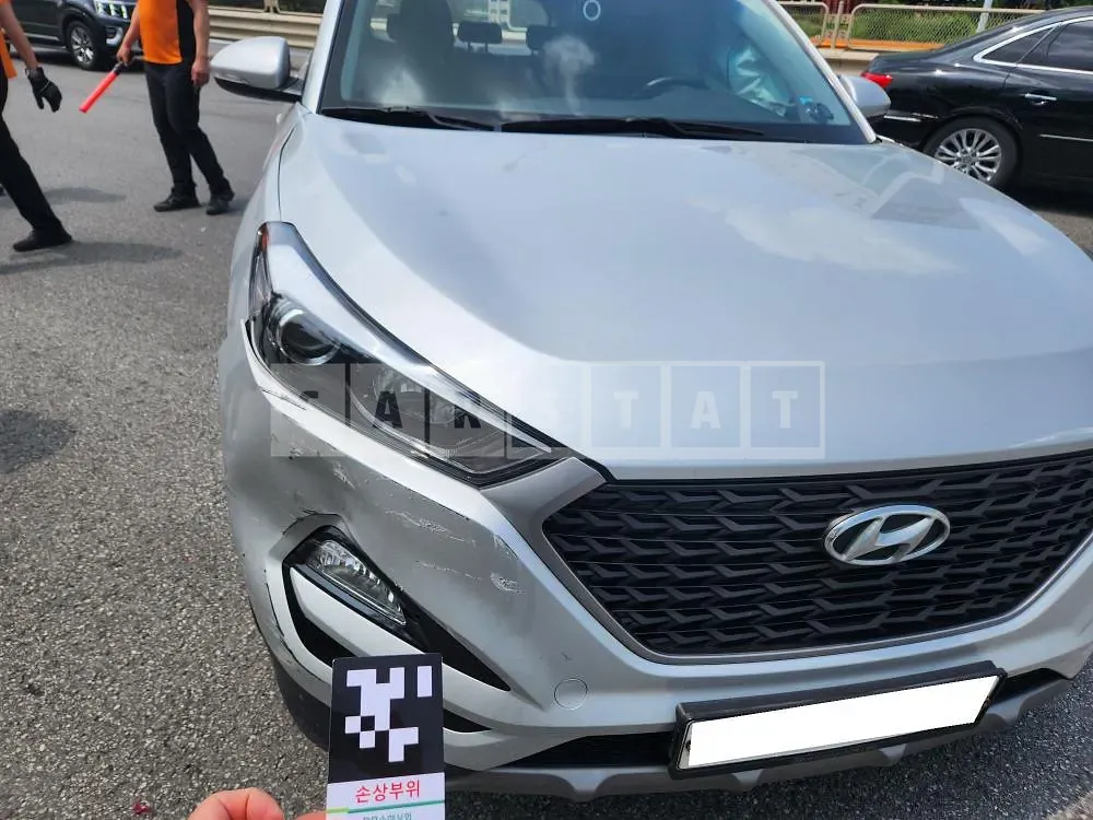 Photo 2 of 28: 2016 Hyundai Tucson, VIN KMHJ3815GHU299978 — Korean insurance auction