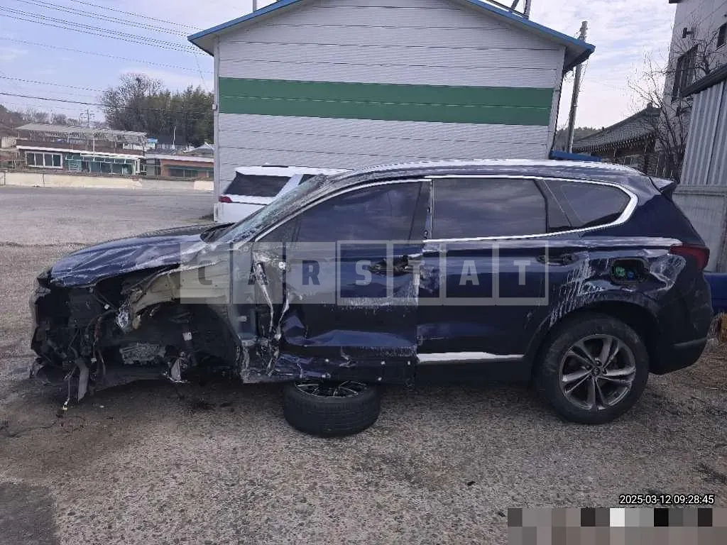Photo 2 of 5: 2018 Hyundai Santa Fe TM — Korean insurance auction