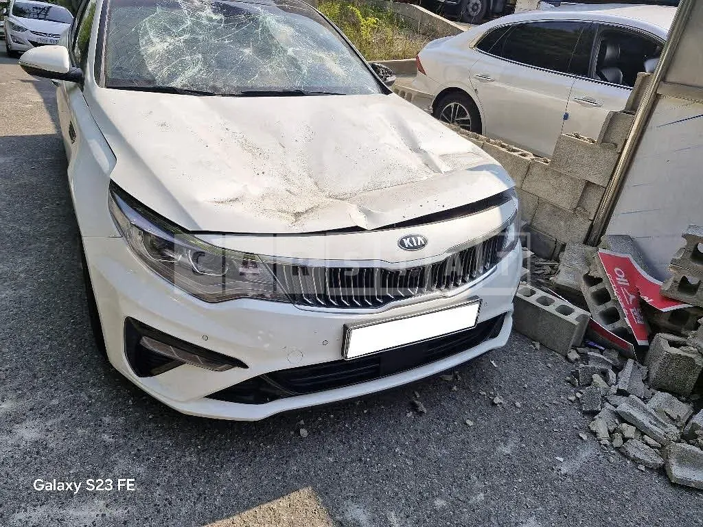 Photo 2 of 11: 2019 Kia K5, VIN KNAGW417GLA370851 — Korean insurance auction