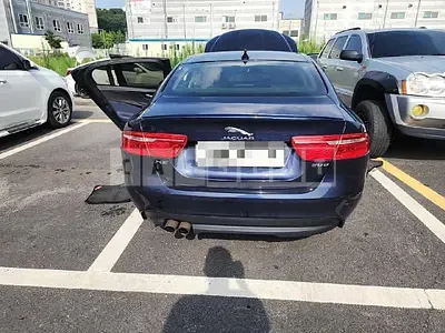 Photo 1 of 24: 2017 Jaguar XE 20d — Korean insurance auction