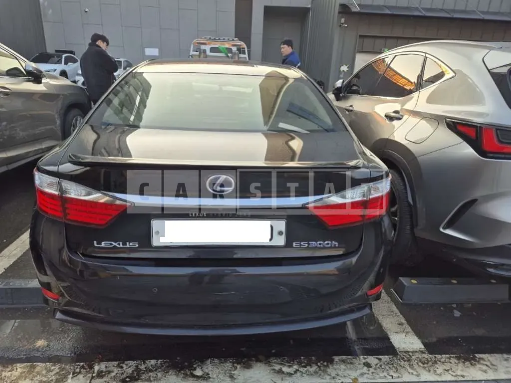 Photo 2 of 11: 2015 Lexus ES300h — Korean insurance auction