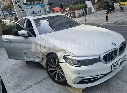 Photo 2 of 6: 2019 BMW 520i Luxury, VIN WBAJK7103KBP73801 — Korean insurance auction