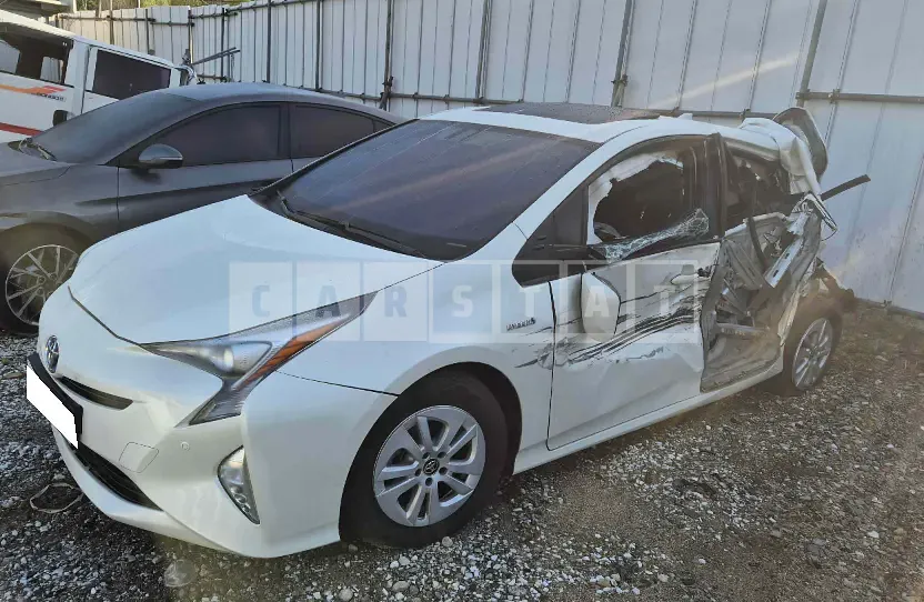 Photo 2 of 14: 2017 Toyota Prius, VIN JTDKBRFUXH3557011 — Korean insurance auction