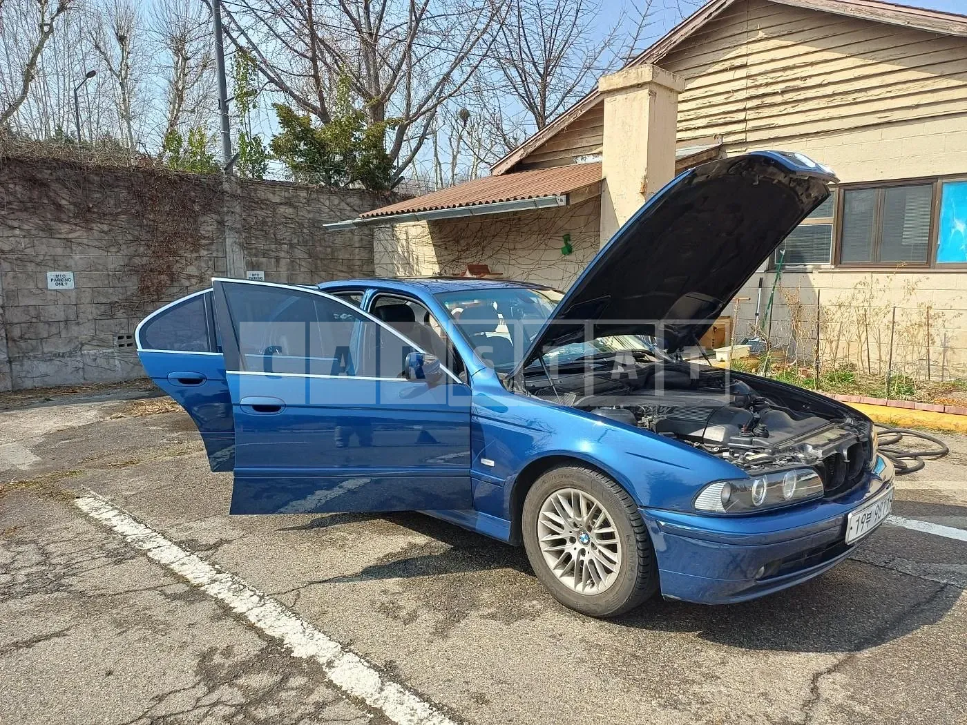 Photo 2 of 3: 2019 BMW 525i — Korean insurance auction