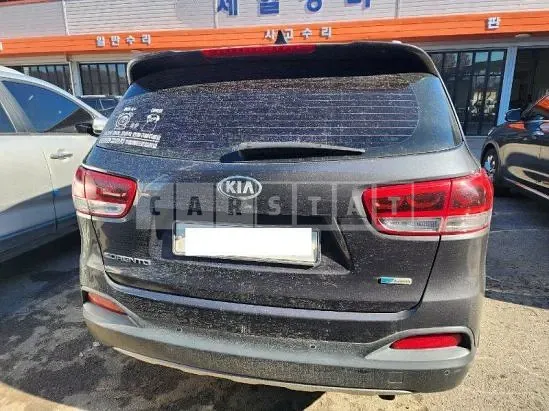 Photo 2 of 22: 2017 Kia Sorento, VIN KNAPS81ABHA316249 — Korean insurance auction
