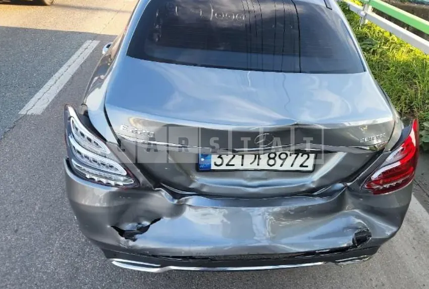 Photo 2 of 4: 2015 Mercedes-Benz C220 Blue Tec, VIN WDDWF0EB1FF065826 — Korean insurance auction