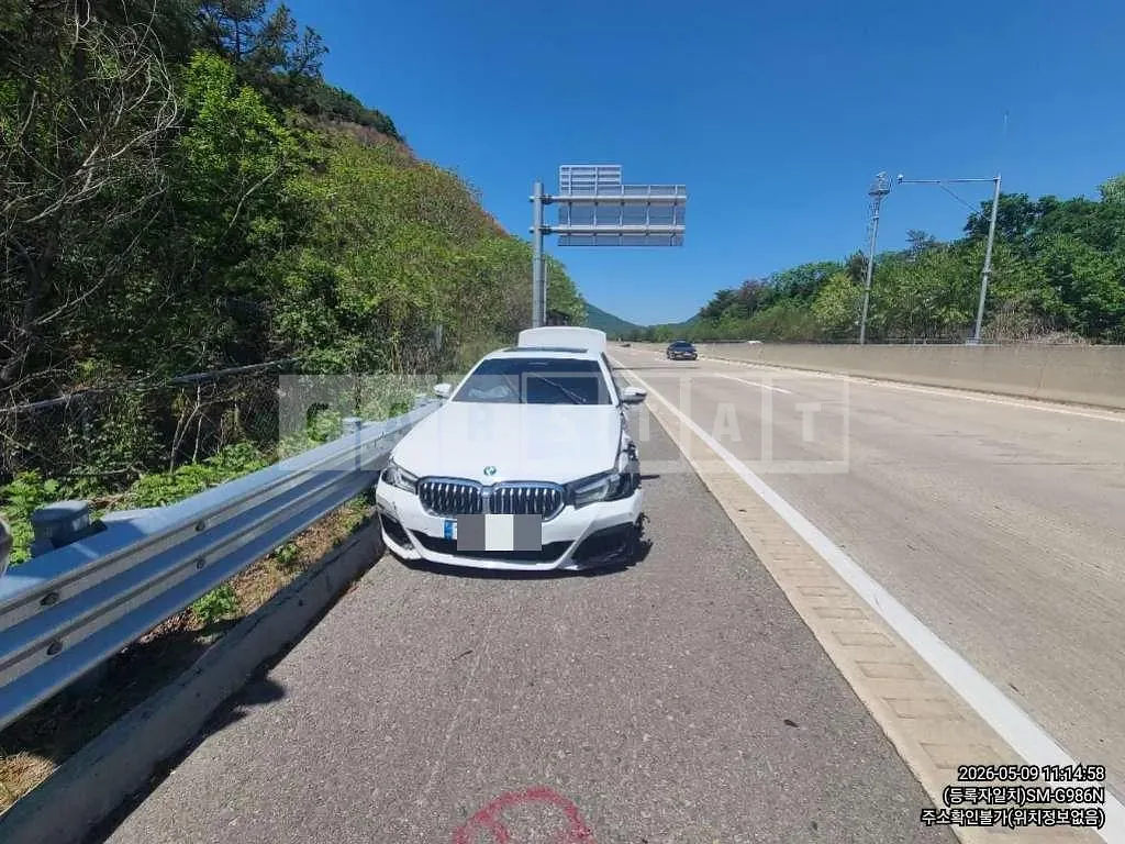 Photo 2 of 21: 2022 BMW 530i — Korean insurance auction