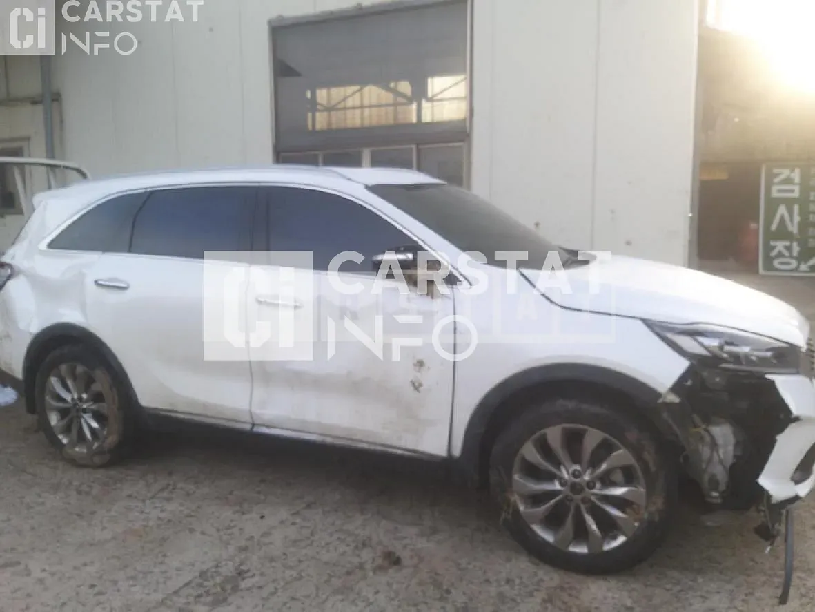 Photo 2 of 16: 2018 Kia Sorento, VIN KNAPH81BDKA479311 — Korean insurance auction