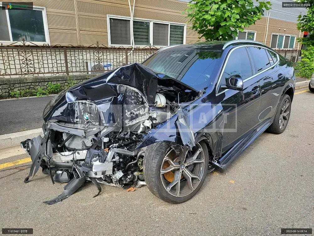 Photo 2 of 13: 2023 BMW X6 xDrive 30d, VIN WBAGT8104P9R61254 — Korean insurance auction