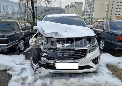 Photo 1 of 21: 2019 Kia Carnival, VIN KNAMB81ABKS575292 — Korean insurance auction