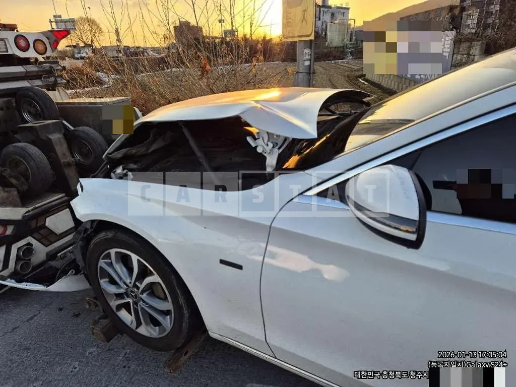 Photo 2 of 6: 2018 Mercedes-Benz C350e — Korean insurance auction
