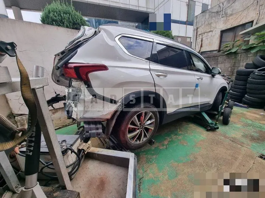 Photo 2 of 26: 2019 Hyundai Santa Fe TM 2.2 4WD — Korean insurance auction