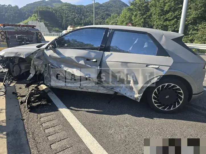 Photo 2 of 21: 2023 Hyundai IONIQ 5 Electric Motor (AWD) — Korean insurance auction