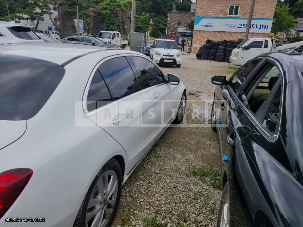Photo 2 of 9: 2020 Mercedes-Benz C200, VIN W1KWF8AB4LR589521 — Korean insurance auction