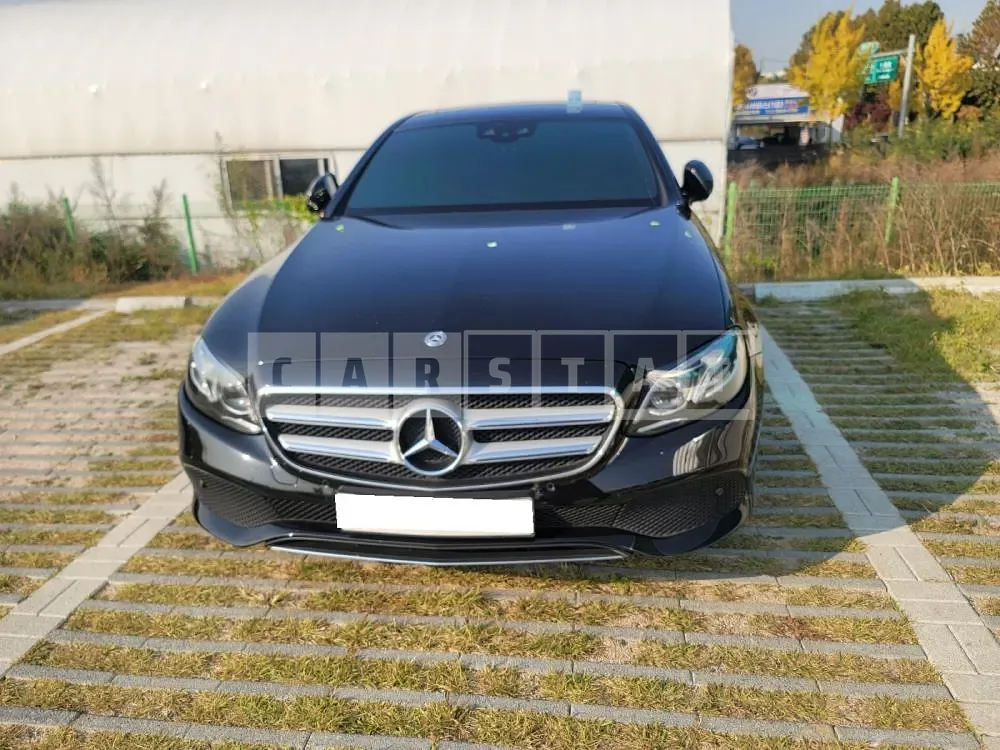 Photo 2 of 30: 2018 Mercedes-Benz E220d 4Matic, VIN WDDZF0FB7JA405384 — Korean insurance auction