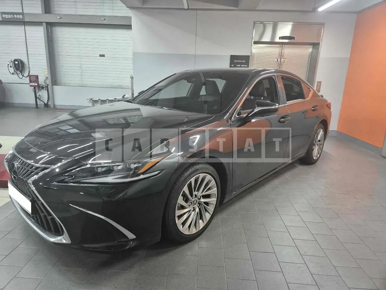 Photo 2 of 16: 2023 Lexus ES300h, VIN JTHBA1C14P2018451 — Korean insurance auction