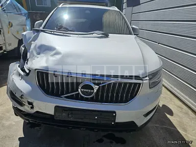 Photo 1 of 32: 2021 Volvo XC40B4 AWD — Korean insurance auction