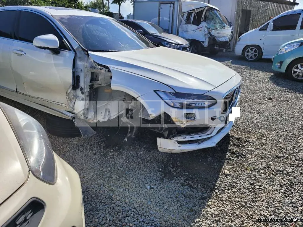 Photo 2 of 4: 2019 Volvo S90D5, VIN LVYPS68TCKP059369 — Korean insurance auction