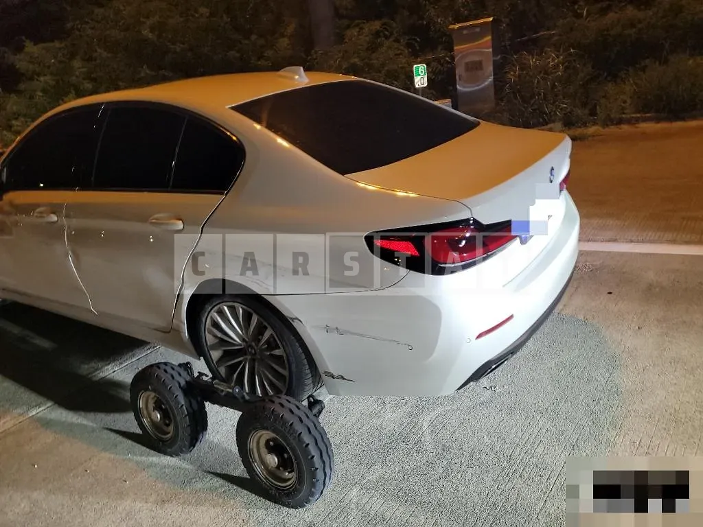 Photo 2 of 13: 2023 BMW 523d — Korean insurance auction