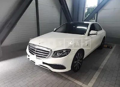 Photo 1 of 27: 2019 Mercedes-Benz E 300 e, VIN WDDZF5DB2KA669209 — Korean insurance auction